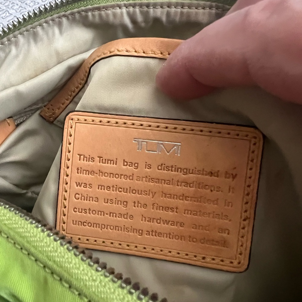 Tumi Crossbody Bag Purse Green Nylon Wide Adjustable Strap Pockets Leather Trim - Picture 5 of 12